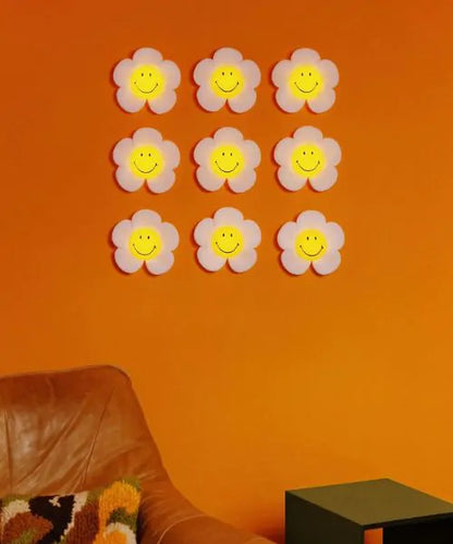 Smiley® Daisy Day Light