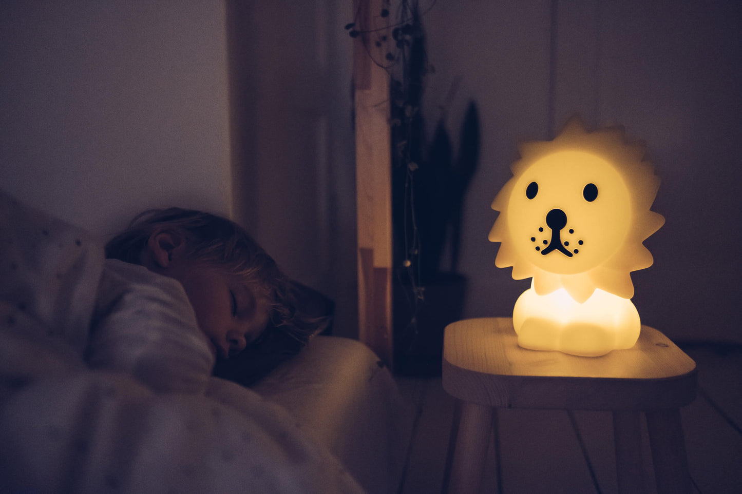Lion first night light sitting with kids in the bedroom